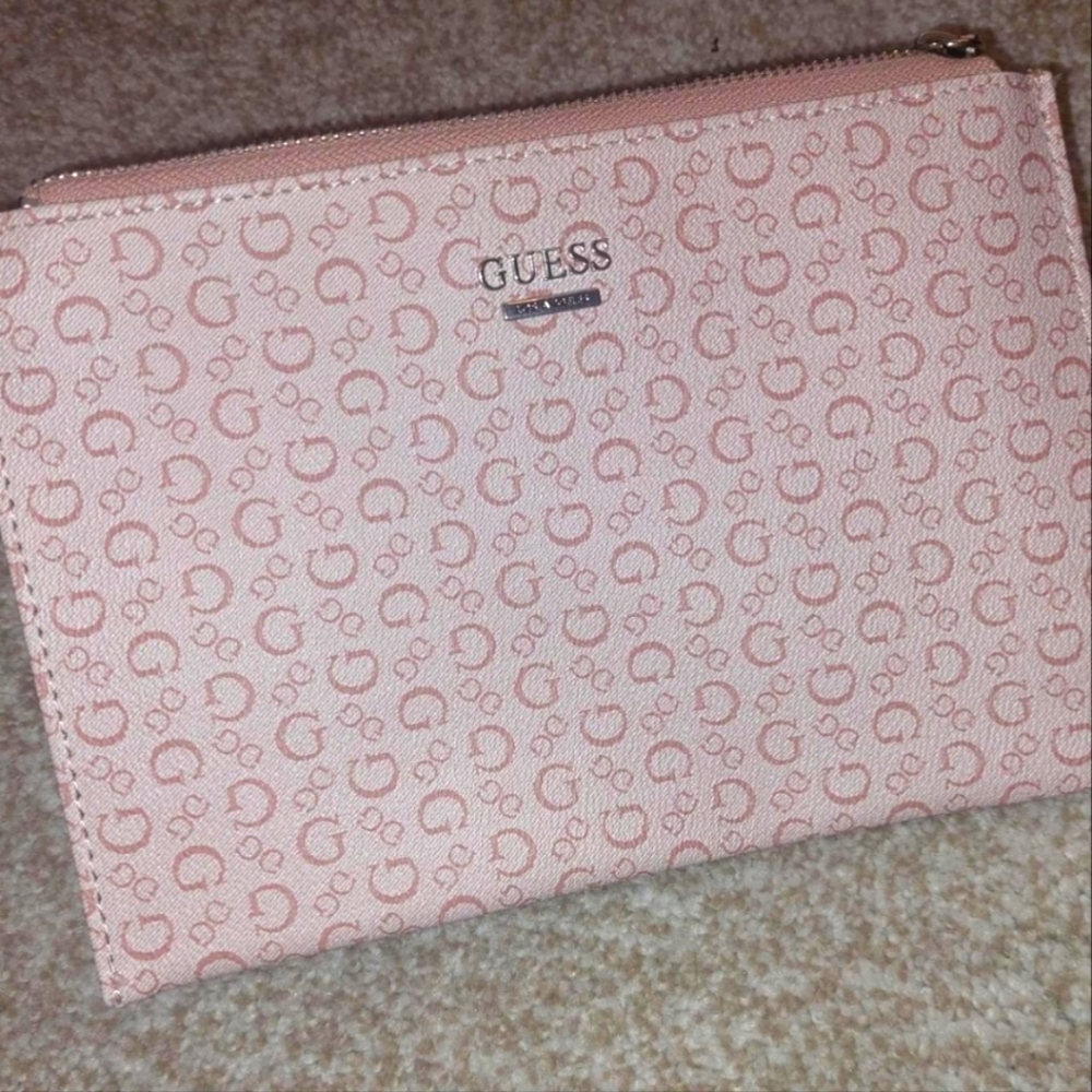 Guess clutch